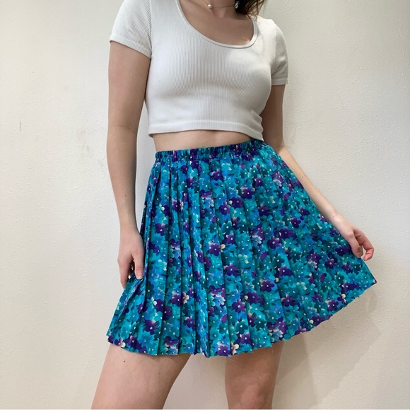Vintage Floral Pleated Mini Skirt - Picture 4 of 5